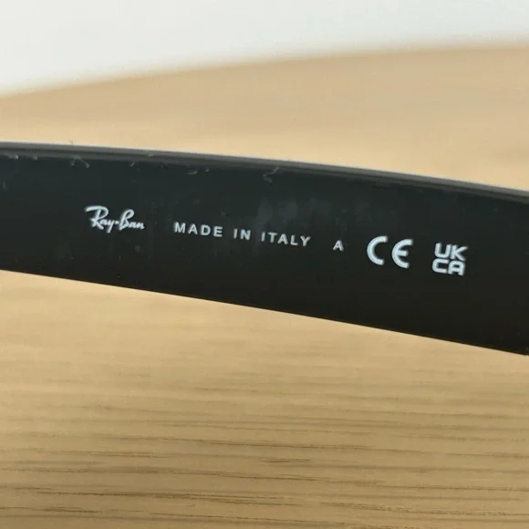 Ray-Ban Black NEW WAYFARER CLASSIC Sunglasses. - Picture 6 of 13